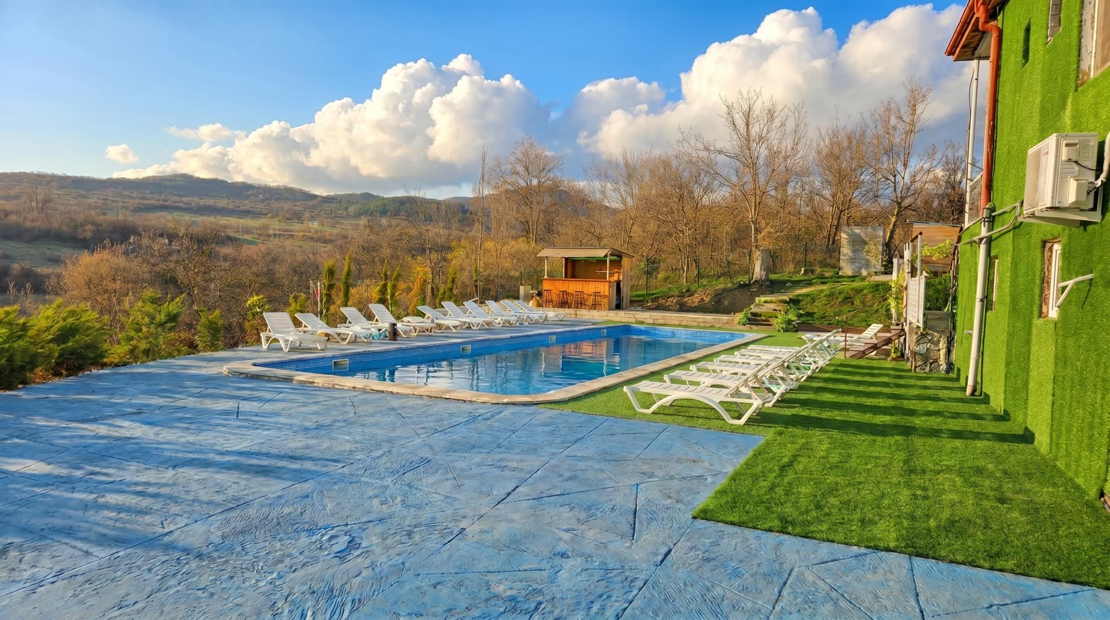 ვილა ზაქაროს აუზი