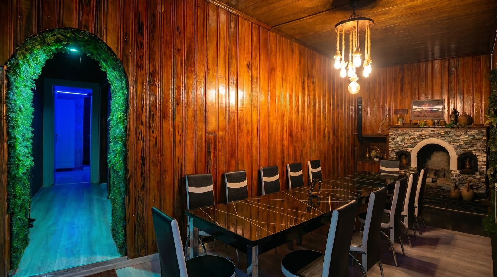 მთავარი ჰოლი · ბუხარი